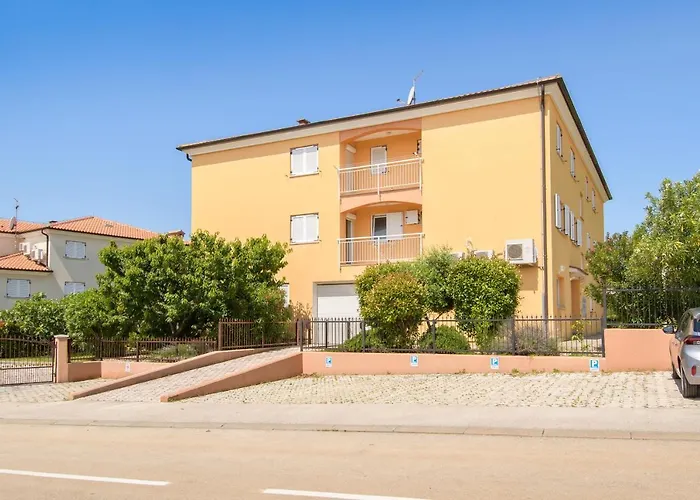 Aurea Novigrad 公寓 *